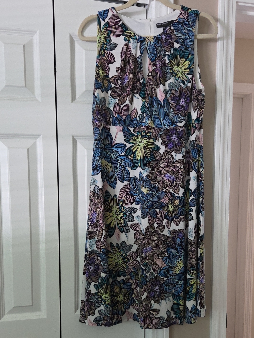 Maggy London Floral Keyhole Sleeveless Dress in White, Blue, Pink